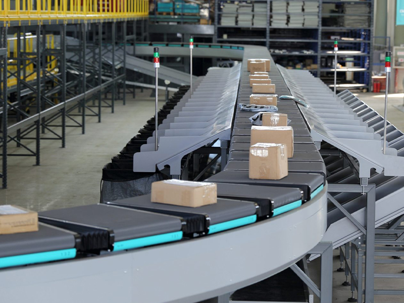 Logistics and Cargo Conveyor